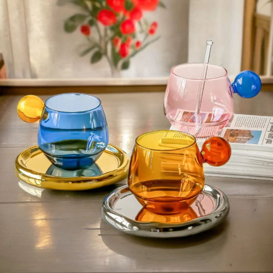 Taza de té y café de vidrio de color contrastante